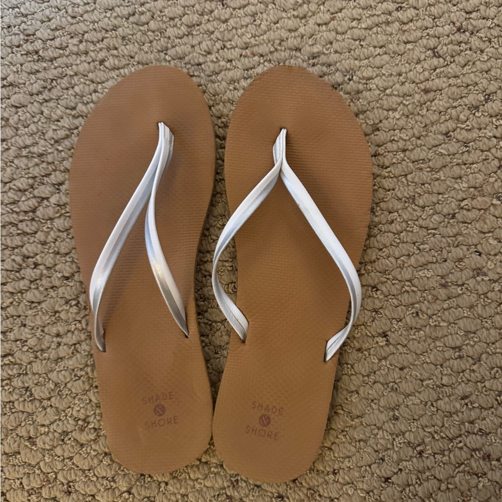 Shade & Shore Tan Sandals with White Straps Size 9